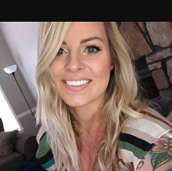 Meet your Posher, Joan - Picture 3 of 14